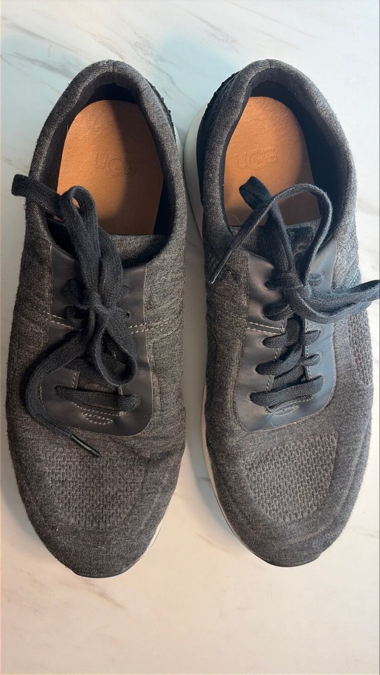 UGG Men’s Size 10 Charcoal Gray Knit Lace Up Sneakers Black White Casual